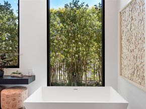 22 Isla Bahia Dr, Fort Lauderdale FL 33316