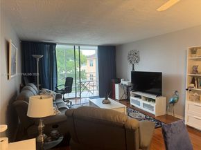 2861 Somerset Dr 409, Lauderdale Lakes FL 33311