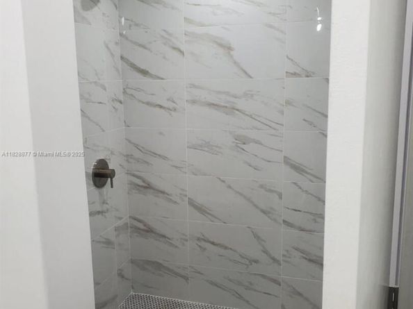 215 SE 3rd Ave 302D, Hallandale Beach FL 33009
