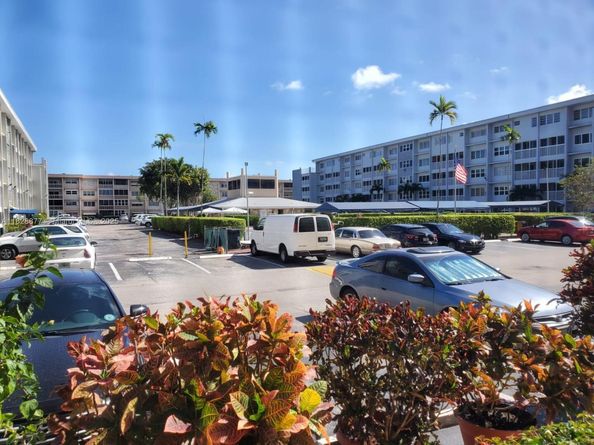 215 SE 3rd Ave 302D, Hallandale Beach FL 33009