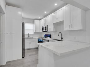 1041 NE 169th St, Miami FL 33162