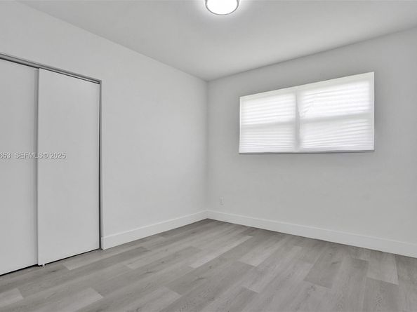 1041 NE 169th St, Miami FL 33162