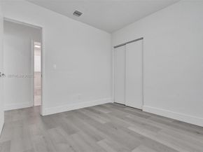 1041 NE 169th St, Miami FL 33162