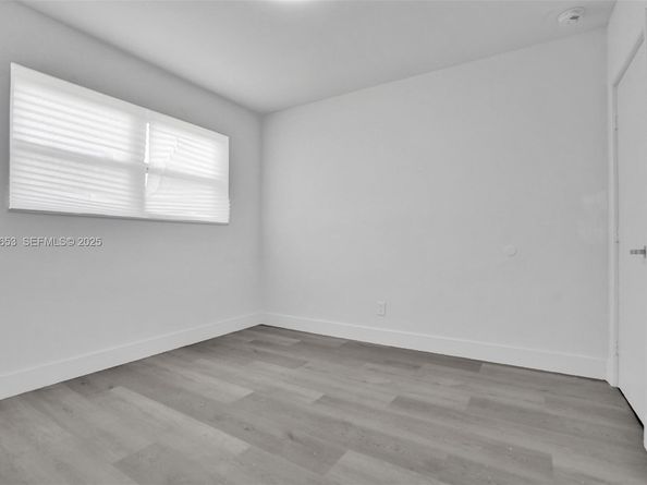 1041 NE 169th St, Miami FL 33162