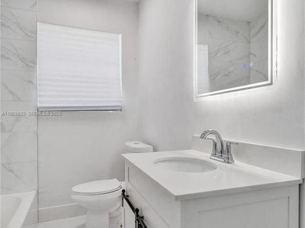 1041 NE 169th St, Miami FL 33162