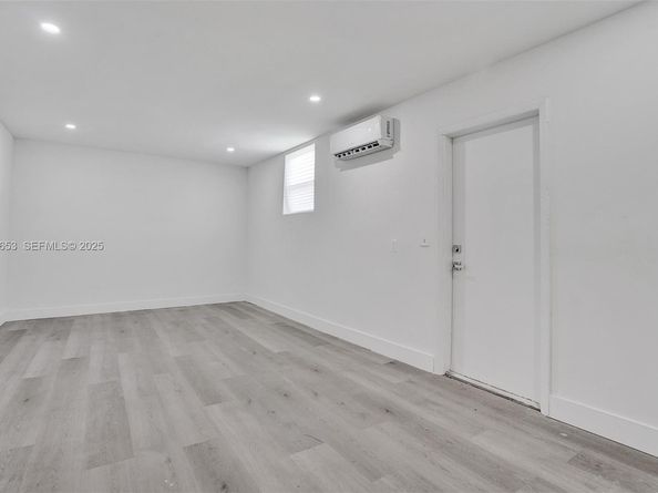 1041 NE 169th St, Miami FL 33162