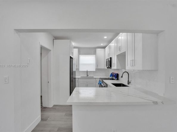 1041 NE 169th St, Miami FL 33162