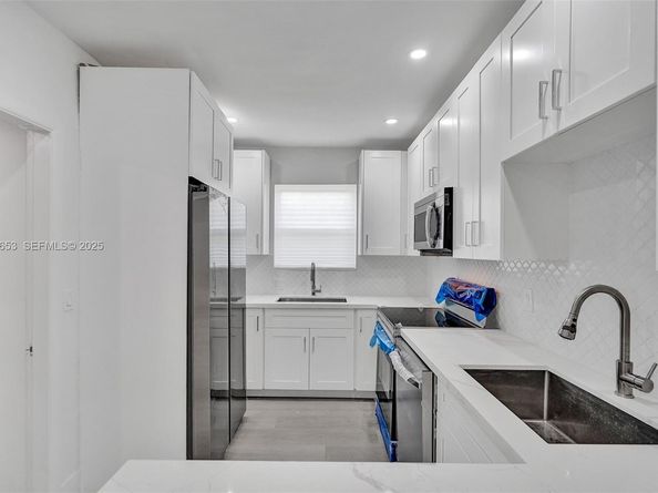 1041 NE 169th St, Miami FL 33162