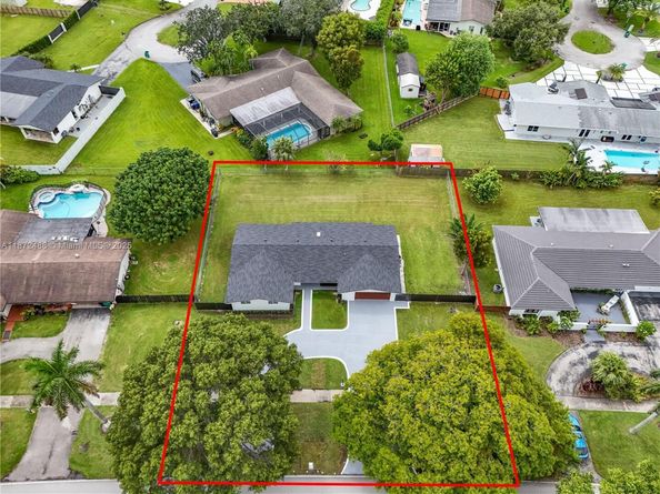 11460 SW 128th St, Miami FL 33176