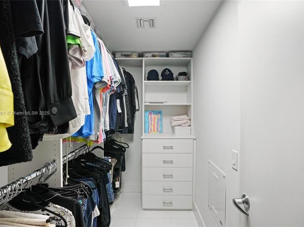 16385 Biscayne 1618+ 2 Parking, North Miami Beach FL 33160