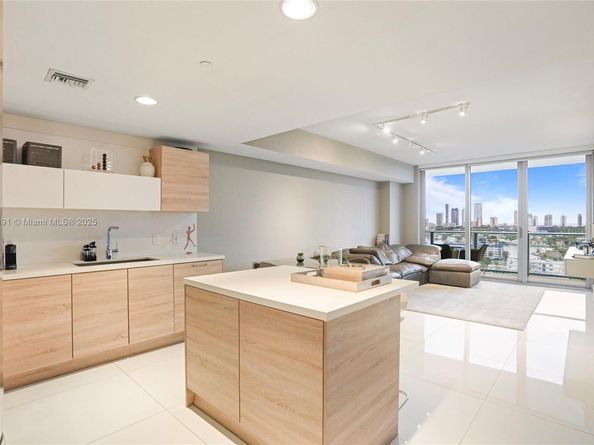 16385 Biscayne 1618+ 2 Parking, North Miami Beach FL 33160