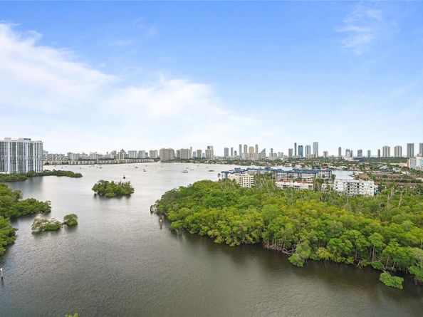 16385 Biscayne 1618+ 2 Parking, North Miami Beach FL 33160