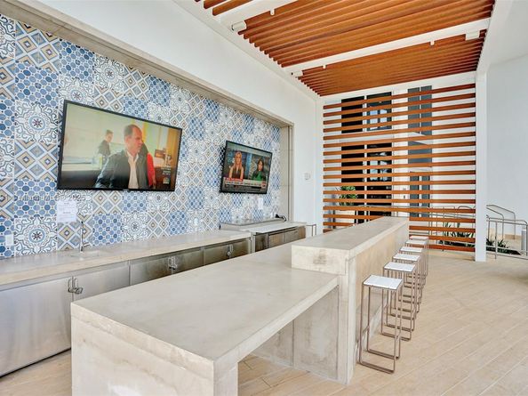 16385 Biscayne 1618+ 2 Parking, North Miami Beach FL 33160