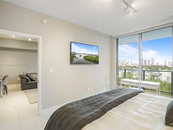 16385 Biscayne 1618+ 2 Parking, North Miami Beach FL 33160