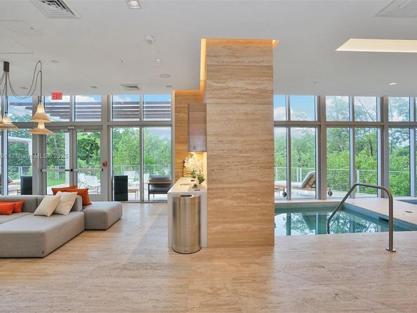 16385 Biscayne 1618+ 2 Parking, North Miami Beach FL 33160