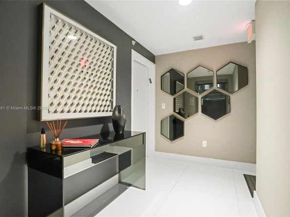 16385 Biscayne 1618+ 2 Parking, North Miami Beach FL 33160