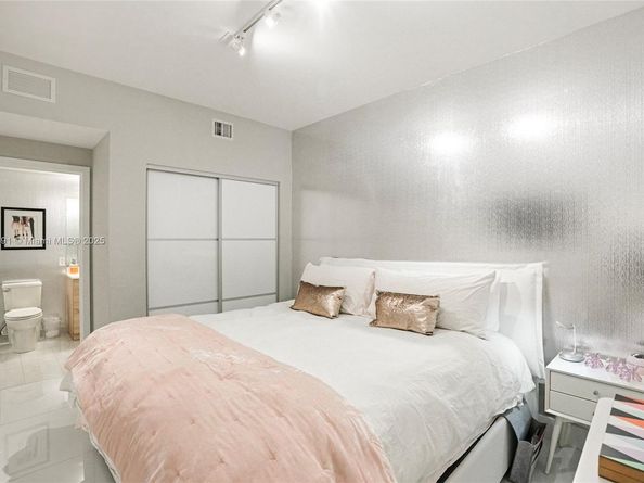 16385 Biscayne 1618+ 2 Parking, North Miami Beach FL 33160