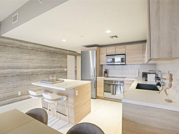 16385 Biscayne 1618+ 2 Parking, North Miami Beach FL 33160