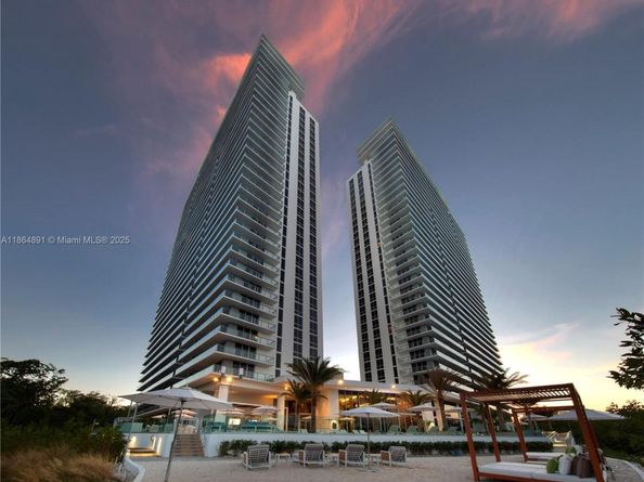 16385 Biscayne 1618+ 2 Parking, North Miami Beach FL 33160