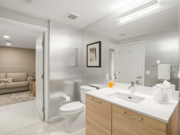 16385 Biscayne 1618+ 2 Parking, North Miami Beach FL 33160