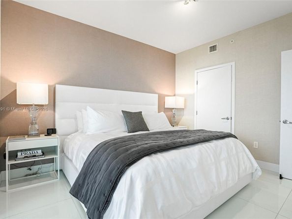 16385 Biscayne 1618+ 2 Parking, North Miami Beach FL 33160