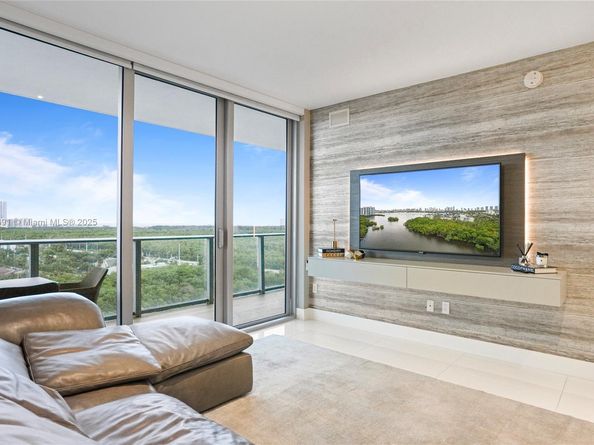 16385 Biscayne 1618+ 2 Parking, North Miami Beach FL 33160