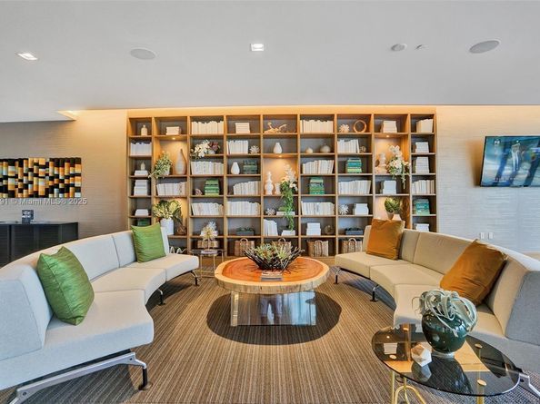 16385 Biscayne 1618+ 2 Parking, North Miami Beach FL 33160
