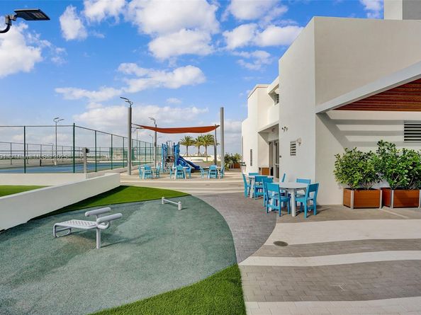 16385 Biscayne 1618+ 2 Parking, North Miami Beach FL 33160