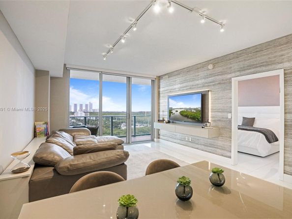 16385 Biscayne 1618+ 2 Parking, North Miami Beach FL 33160