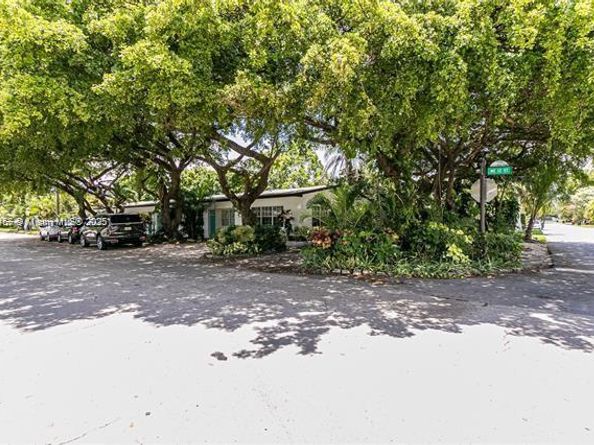 1717 NE 12th St, Fort Lauderdale FL 33304