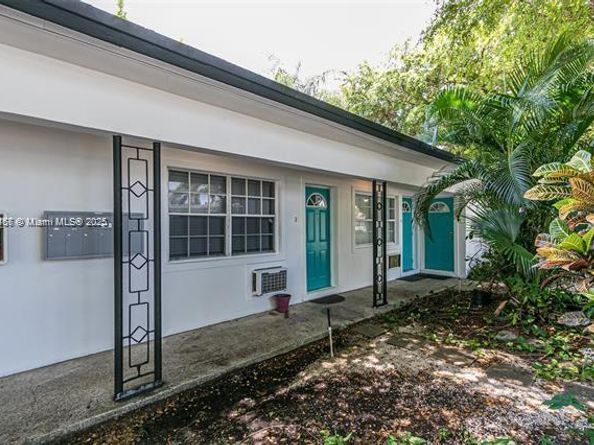 1717 NE 12th St, Fort Lauderdale FL 33304