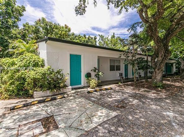 1717 NE 12th St, Fort Lauderdale FL 33304