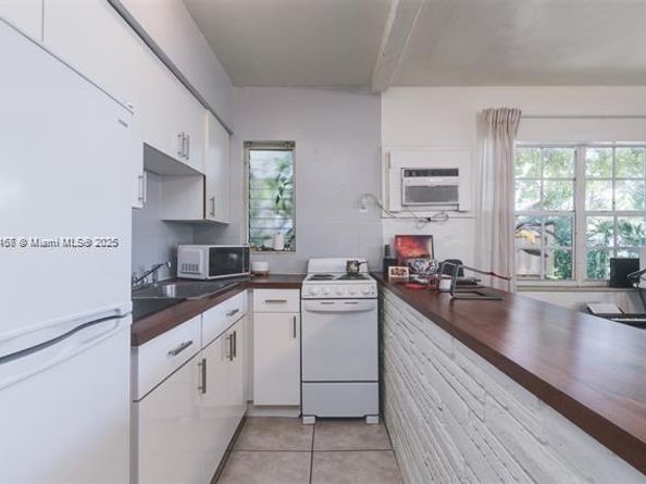 1717 NE 12th St, Fort Lauderdale FL 33304