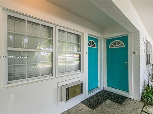 1717 NE 12th St, Fort Lauderdale FL 33304
