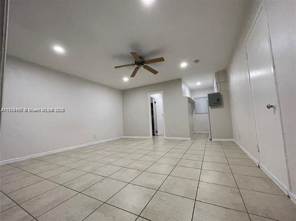 1717 NE 12th St, Fort Lauderdale FL 33304