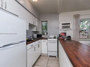 1717 NE 12th St, Fort Lauderdale FL 33304