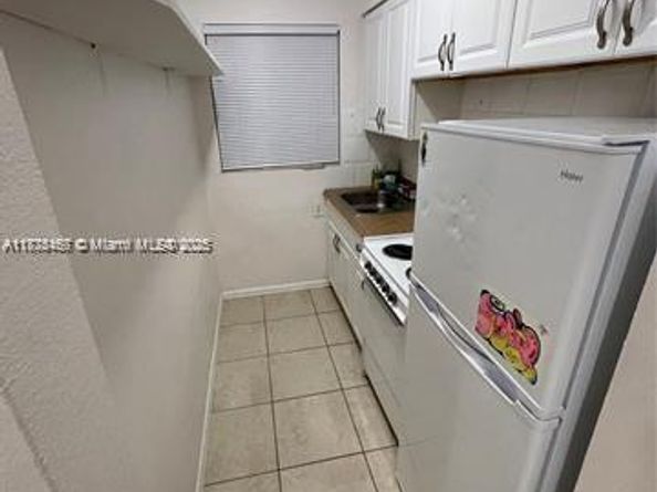 1717 NE 12th St, Fort Lauderdale FL 33304