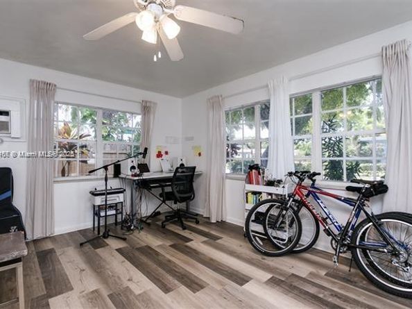 1717 NE 12th St, Fort Lauderdale FL 33304
