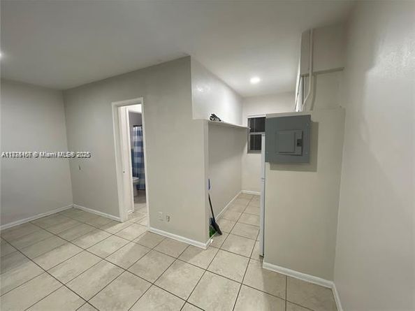 1717 NE 12th St, Fort Lauderdale FL 33304