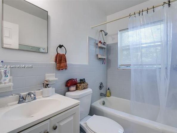 1717 NE 12th St, Fort Lauderdale FL 33304