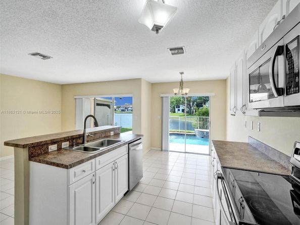 6330 NW 77th Ct, Parkland FL 33067