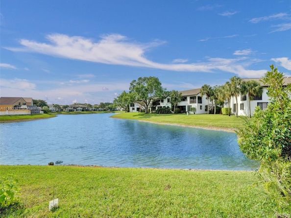 6330 NW 77th Ct, Parkland FL 33067