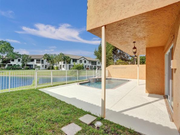 6330 NW 77th Ct, Parkland FL 33067