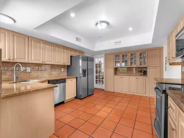915 Country Club Prado, Coral Gables FL 33134
