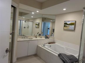 20185 E Country Club Dr 510, Aventura FL 33180