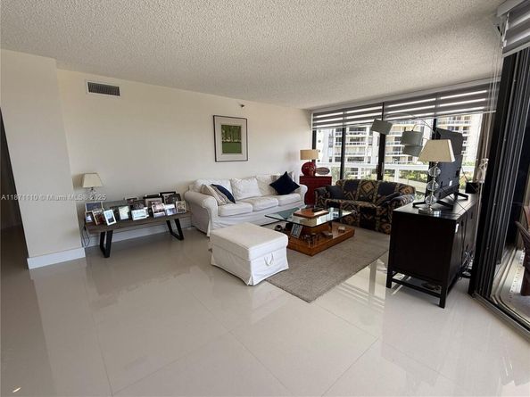 20185 E Country Club Dr 510, Aventura FL 33180