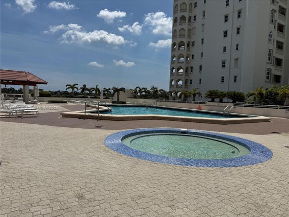 20185 E Country Club Dr 510, Aventura FL 33180