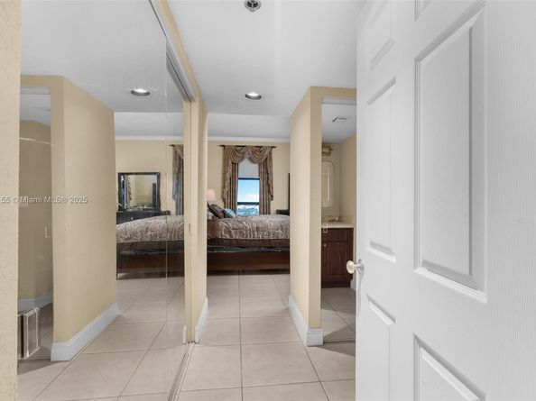 Undisclosed Address #A11858155, Aventura FL 33180