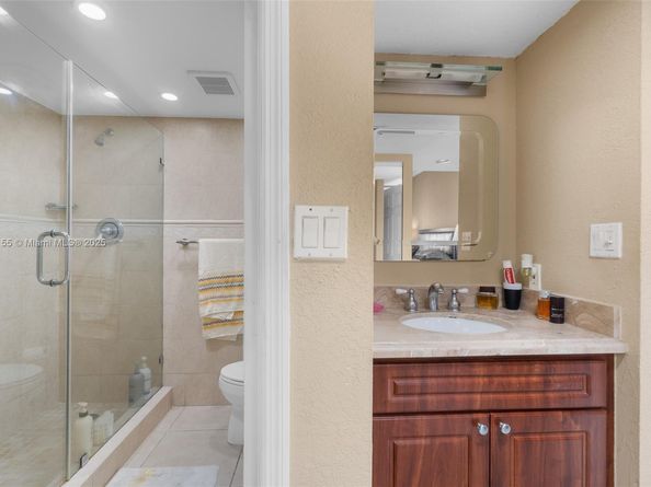 Undisclosed Address #A11858155, Aventura FL 33180
