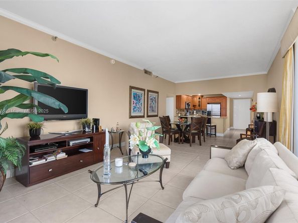 Undisclosed Address #A11858155, Aventura FL 33180